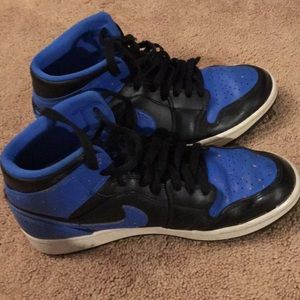 Nike Air Jordan 1 Mid 'Royal Splatter'